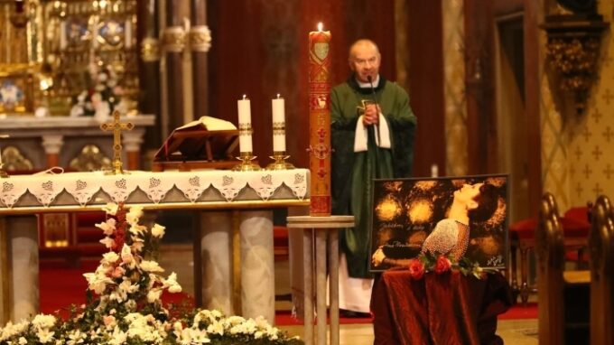 Zádušní mše za herečku Hanu Maciuchovou