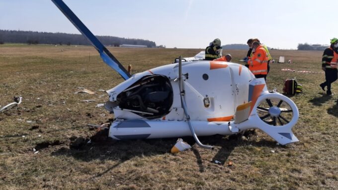 Nedaleko Kladna se zřítil vrtulník