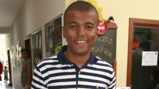 Moderátor Rey Koranteng