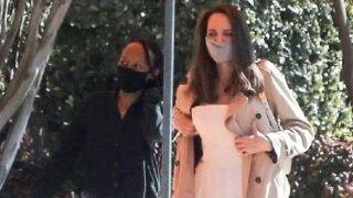 Herečka Angelina Jolie (vpravo)