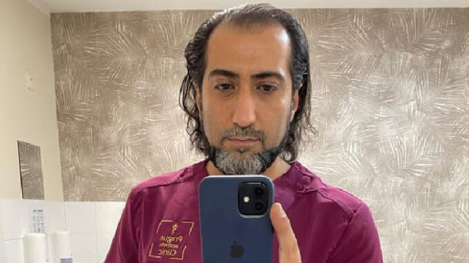 Zpěvák a lékař Ali Amiri