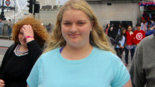 Josephine Desgrandová se ve svých 17 letech rozhodla, že se vedle svých spolužaček nechce cítit velká