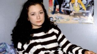 Herečka Sara Gilbertová si zahrála v seriálu Roseanne ve 13 letech.