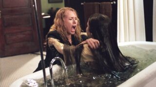 Herečka Kelly Stablesová si zahrála v hororu Kruh 2 temnou Samaru (ve vaně)