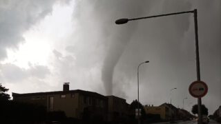 Větrný vír za sebou nechal obrovské škody