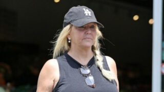 Herečka Heather Locklearová byla zachycena na letišti