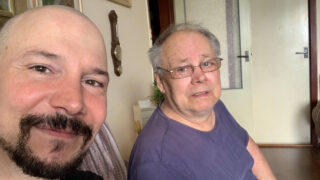 Zpěvák se svým otcem Bohumilem