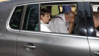 Jan Nedvěd po pohřbu bratra neudržel emoce, utěšovat ho musela manželka