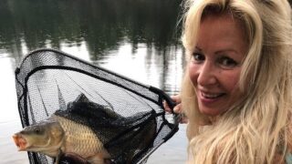 Herečka Kateřina Brožová ráda rybaří.