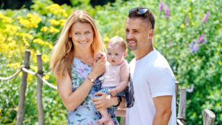 Manželé Lucie Šafářová a Tomáš Plekanec s dcerou.