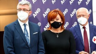 Ministryně Alena Schillerová ve společnosti Karla Havlíčka (vlevo) a Jaroslava Faltýnka