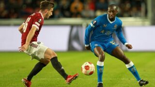 Glen Kamara (vpravo) při utkání v Praze