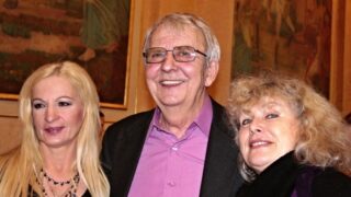 Moderátor Pavel Lukeš (uprostřed) zemřel ve věku 77 let