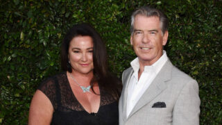 Herec Pierce Brosnan s manželkou