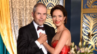 Moderátoři Marek Eben a Tereza Kostková