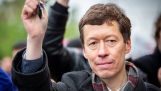 Poslanec Hayato Okamura