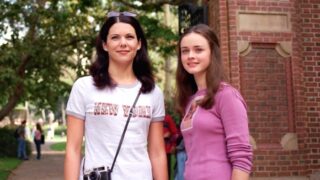 Zleva Lauren Grahamová a Alexis Bledelová v seriálu Gilmorova děvčata