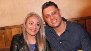 Zpěvačka s partnerem v roce 2019