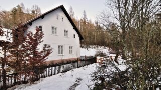 Chalupa na Hrádečku na Trutnovsku, která patřila Václavu Havlovi