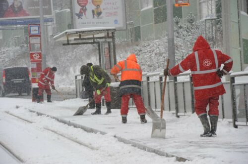 Na polovinu Česka se žene sněhové peklo. Meteorologové vydali výstrahu a upřesnili, kde bude padat nejvíce