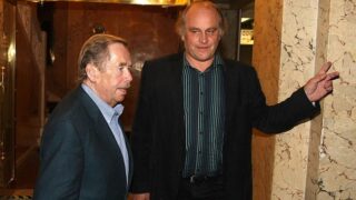 Václav Havel a Michael Kocáb na oslavě narozenin Karla Gotta