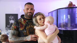 Karlos Vémola a Lela Ceterová s jejich dcerou