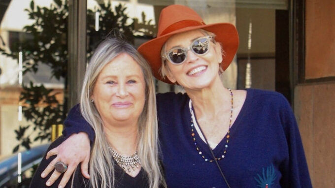 Herečka Sharon Stoneová se sestrou