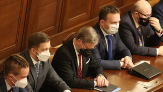 (Uprostřed) Petr Fiala a jeho ministři