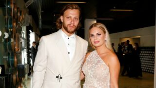 David Pastrňák s přítelkyní Rebeccou Rohlssonovou.