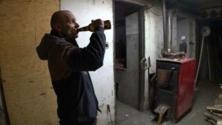 František se rád schovával v kotelně a popíjel.