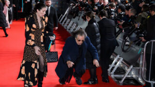 Herec Al Pacino při nepříjemném pádu