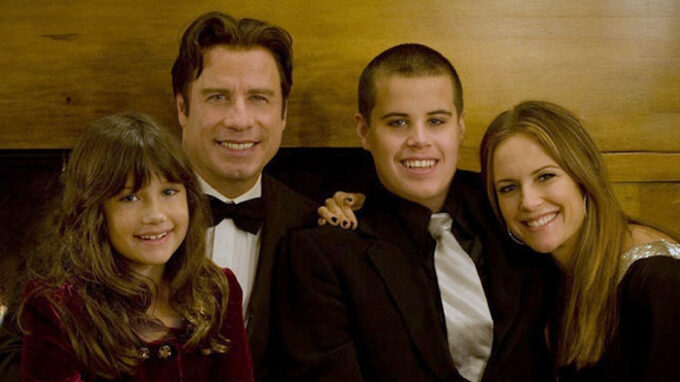 John Travolta na snímku s dcerou a zesnulým synem a manželkou