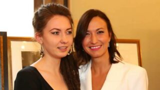 Výtvarnice Lucie Gelemová se sestrou