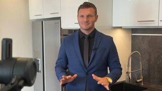 Makléř Jiří Hanousek