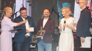 Petr Macek (uprostřed)