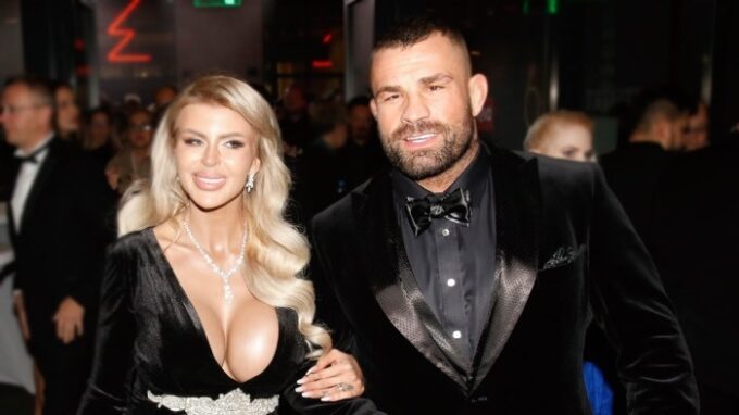 Karlos Vémola, Lela Vémola