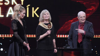 Zleva - Tereza Pergnerová, Jitka Molavcová a Jiří Suchý