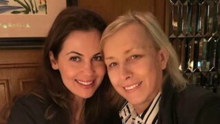 Martina Navrátilová s partnerkou Julií Lemigovovou