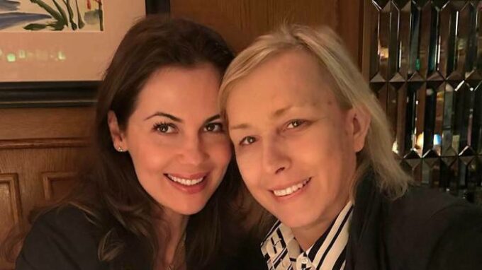 Martina Navrátilová s partnerkou Julií Lemigovovou