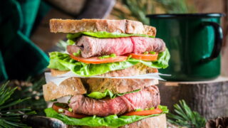 Pastrami Pop-up – legendární newyorský street food zavoní v Holešovické tržnici už na počátku května!