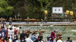 Slavnost Water-Releasing Festival v Dujiangyanu