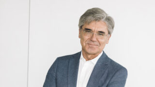 Společnost EIG najímá Joea Kaesera, bývalého generálního ředitele společnosti Siemens AG, jako hlavního poradce