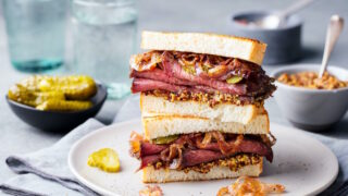 Pastrami Pop-up – legendární newyorský street food již za několik dnů v Holešovické tržnici