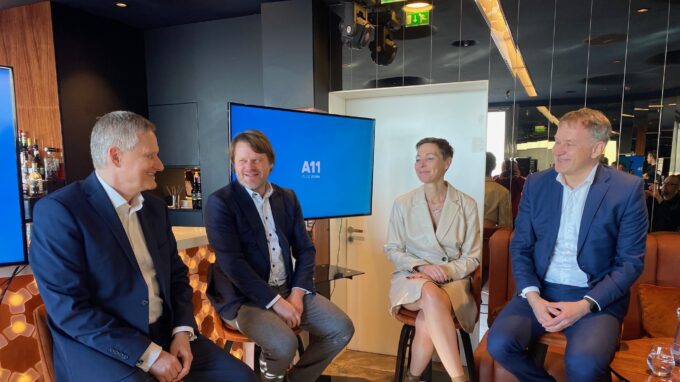 Vlevo Marcel Procházka a ředitel České radikomunikace Aleš Zavoral