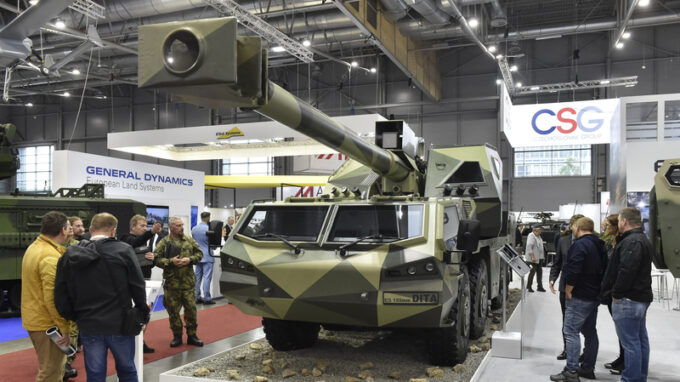 Živě: Moderovaná prohlídka největší expozice na IDET