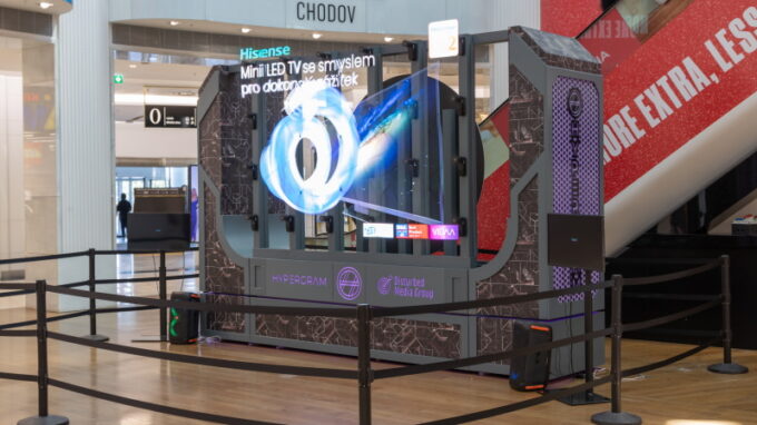 Unikátní holografická projekce představuje špičkové televizory a multidoor chladničky Hisense