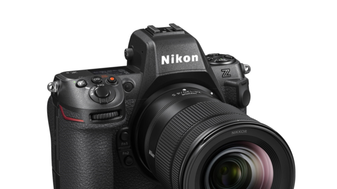 Nikon uvádí hbitý fotoaparát Z 8. přístroj se špičkovým výkonem v kompaktním těle