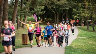 ČEZ RunTour přivezla k Brněnské přehradě parník radosti a rozběhala přes dva tisíce lidí.