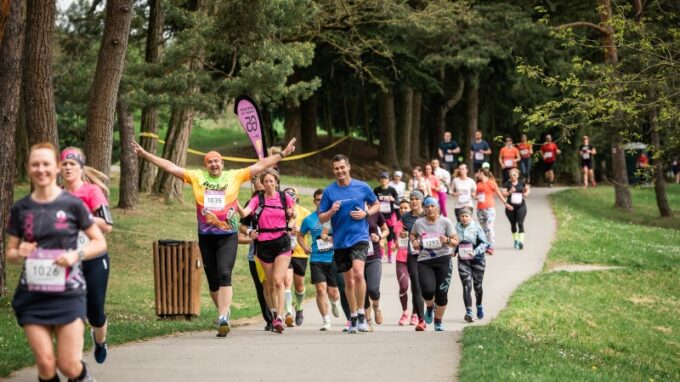 ČEZ RunTour přivezla k Brněnské přehradě parník radosti a rozběhala přes dva tisíce lidí.