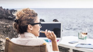 Čechy láká práce ze zahraničí, brzdí je daňová legislativa